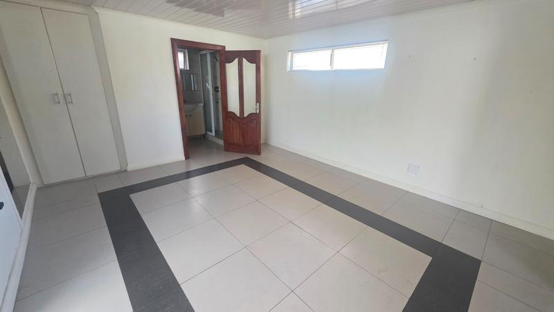 5 Bedroom Property for Sale in Kensington Western Cape